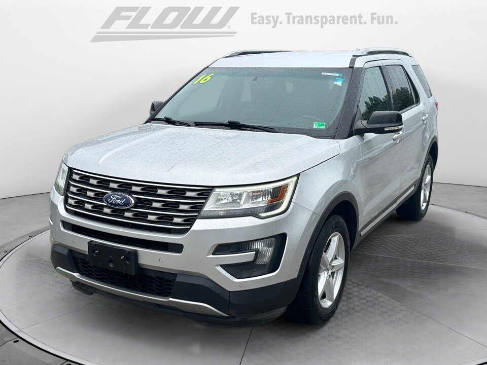 2016 Ford Explorer XLT photo 3