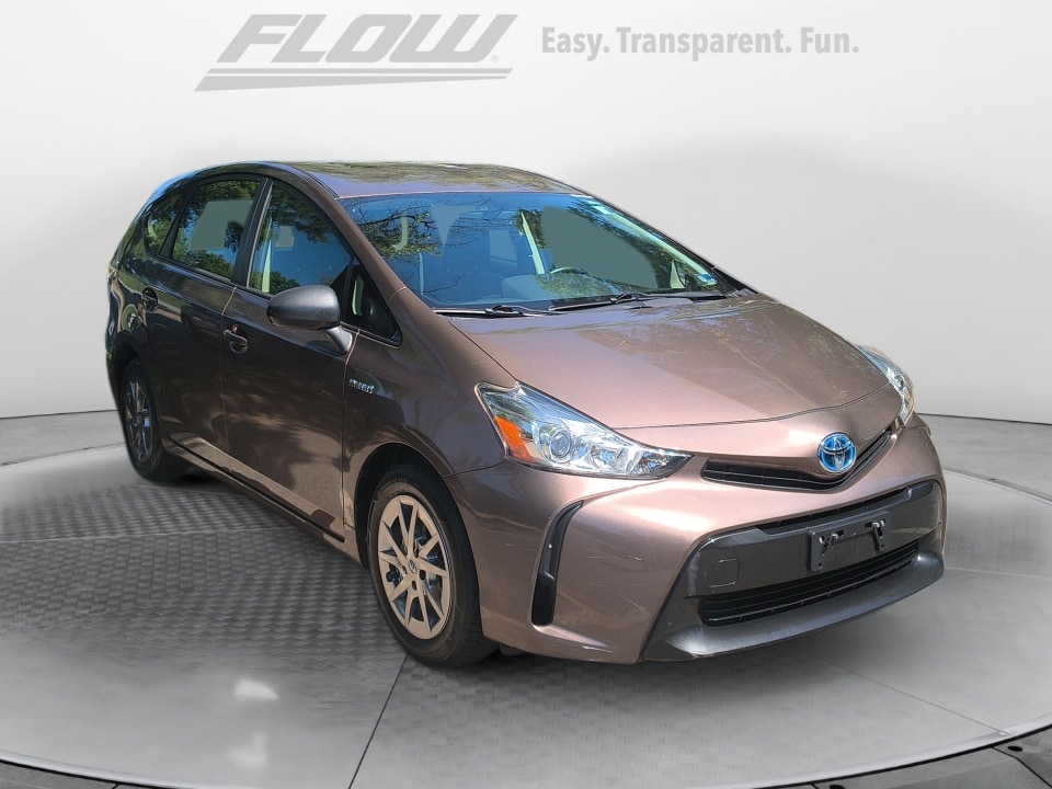 2015 Toyota Prius v Five's photo