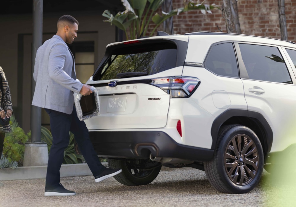 A man using the Subaru Ascent hands free lift gate to open the trunk of the car