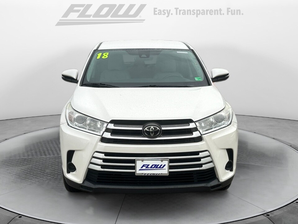 2018 Toyota Highlander LE photo 2