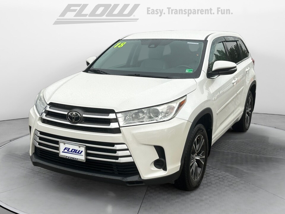 2018 Toyota Highlander LE photo 3