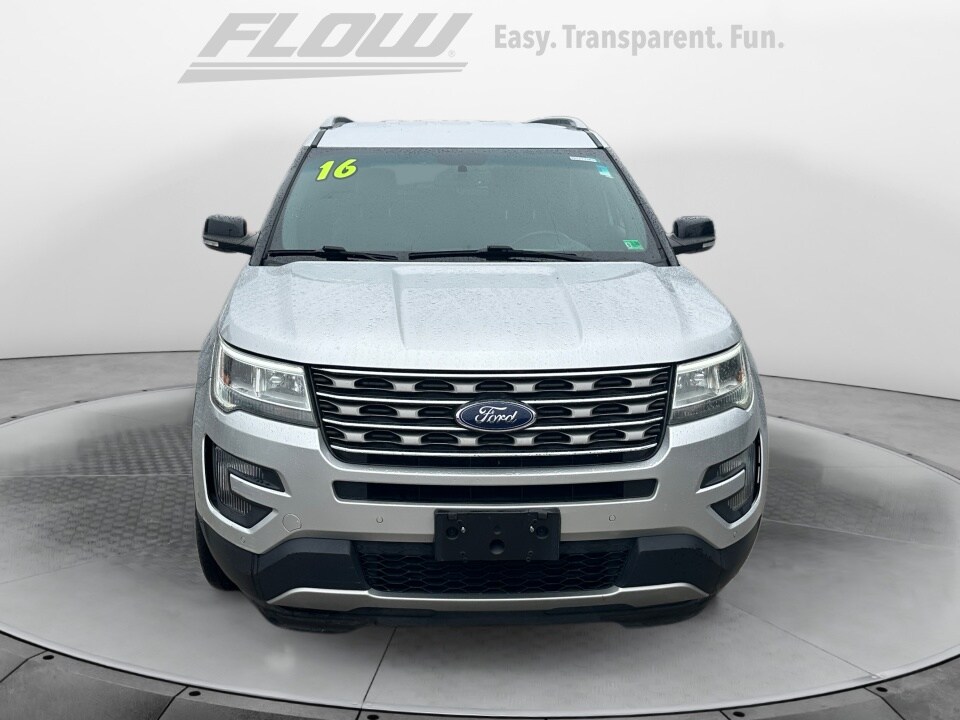 2016 Ford Explorer XLT photo 2
