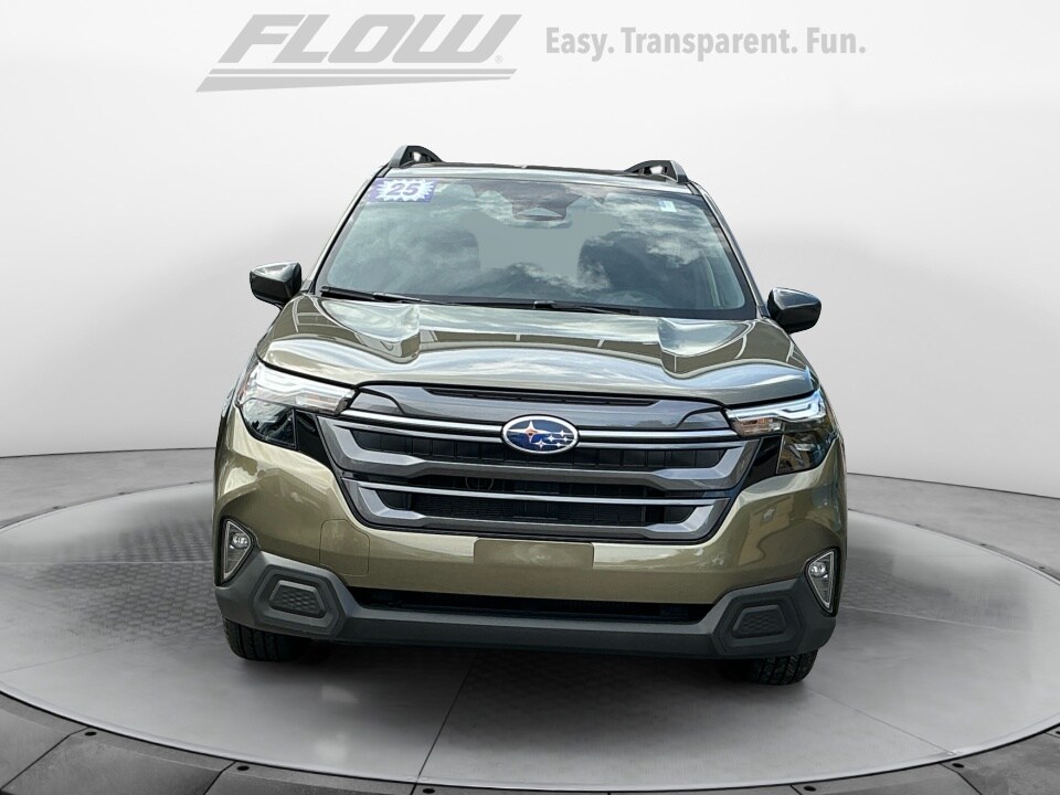 2025 Subaru Forester Premium photo 2