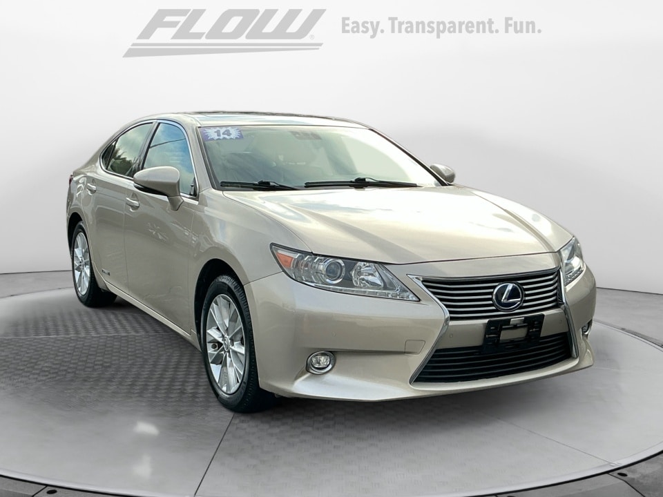 2014 Lexus ES 300h's photo