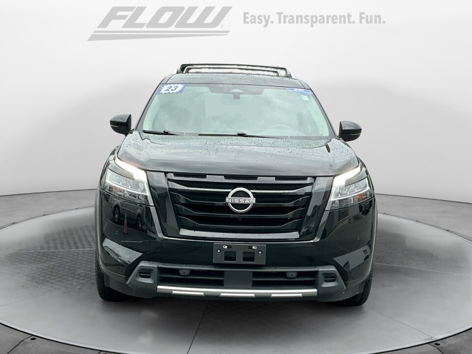 2023 Nissan Pathfinder Platinum photo 2