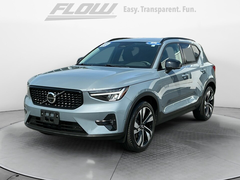 2023 Volvo XC40 Plus photo 3