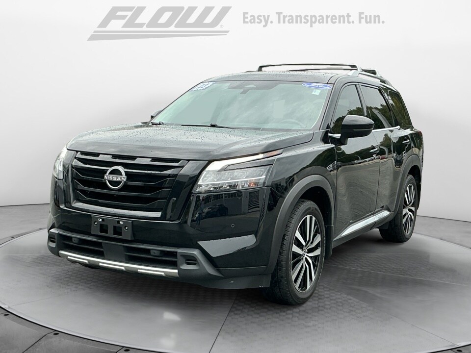 2023 Nissan Pathfinder Platinum photo 3