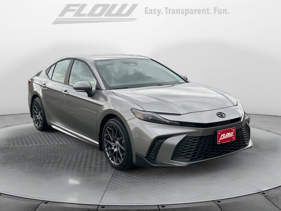 2025 Toyota Camry SE's photo