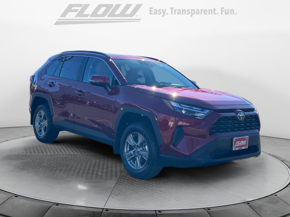 2025 Toyota RAV4 XLE's photo