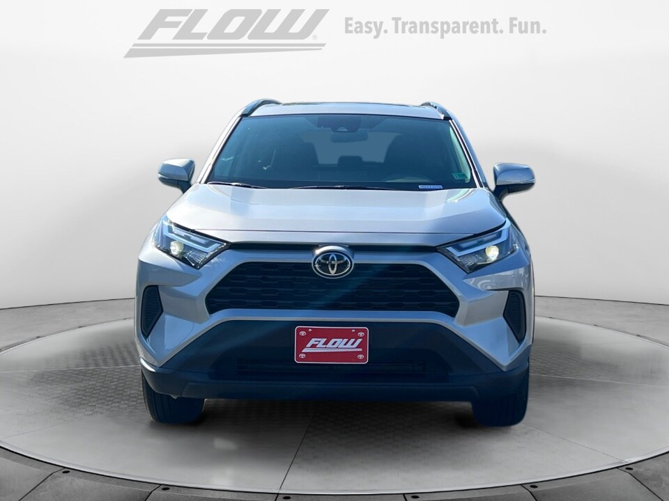 2025 Toyota RAV4 Hybrid XLE photo 2