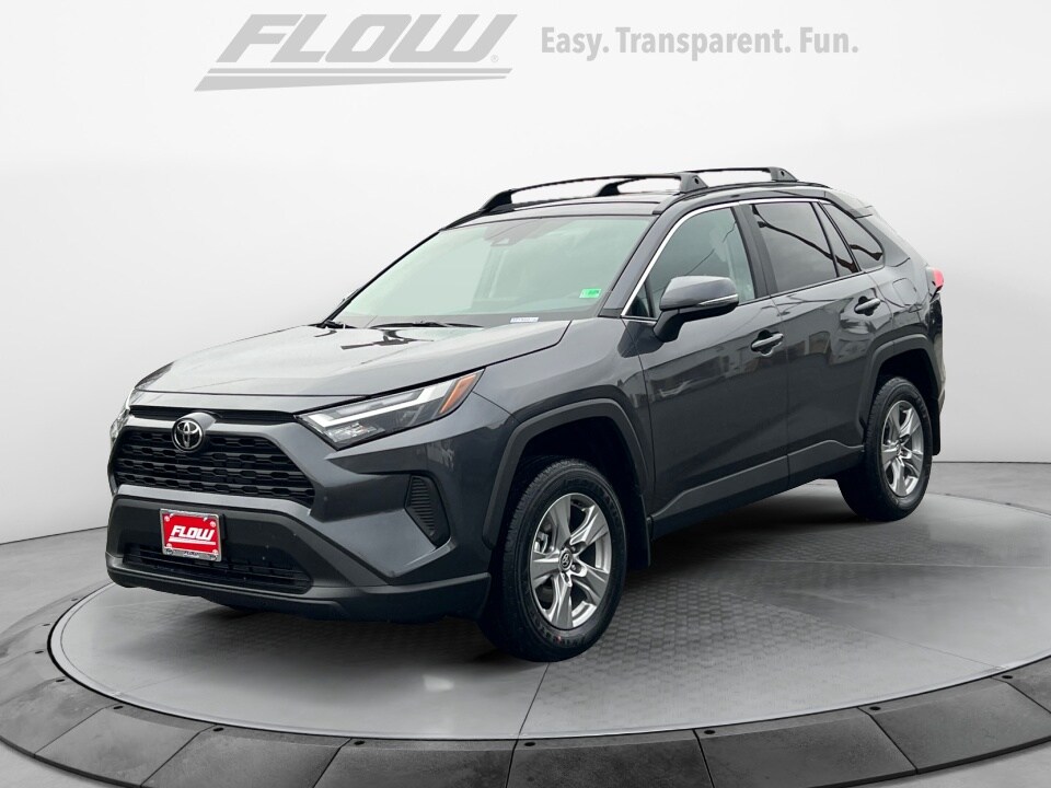 2025 Toyota RAV4 XLE photo 3
