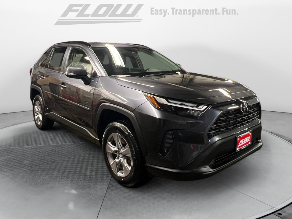 2025 Toyota RAV4 XLE's photo
