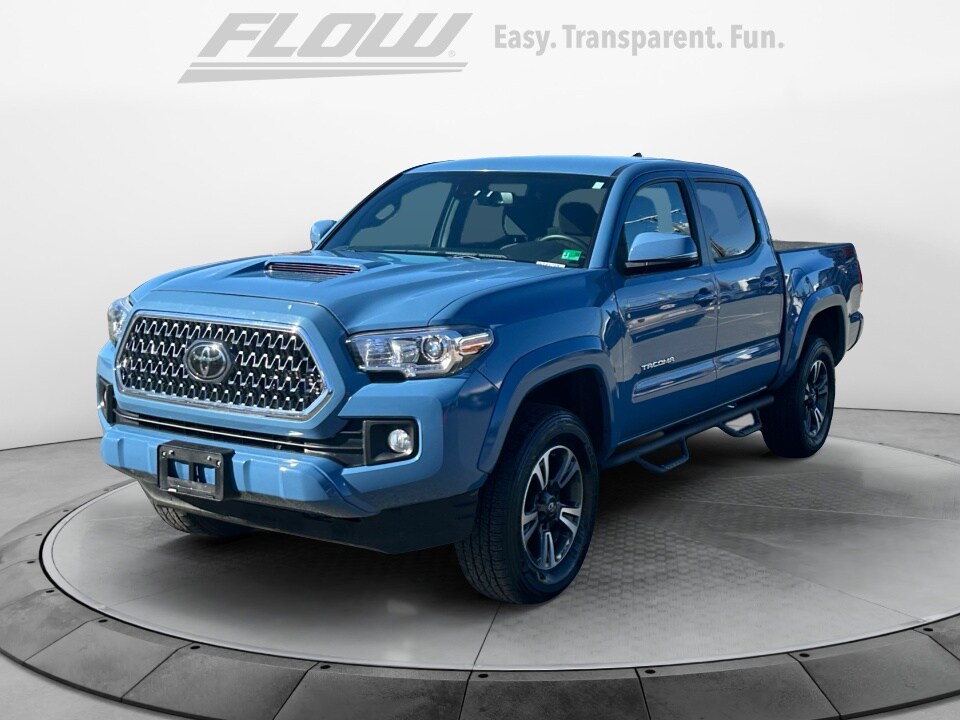 2019 Toyota Tacoma TRD Sport photo 3