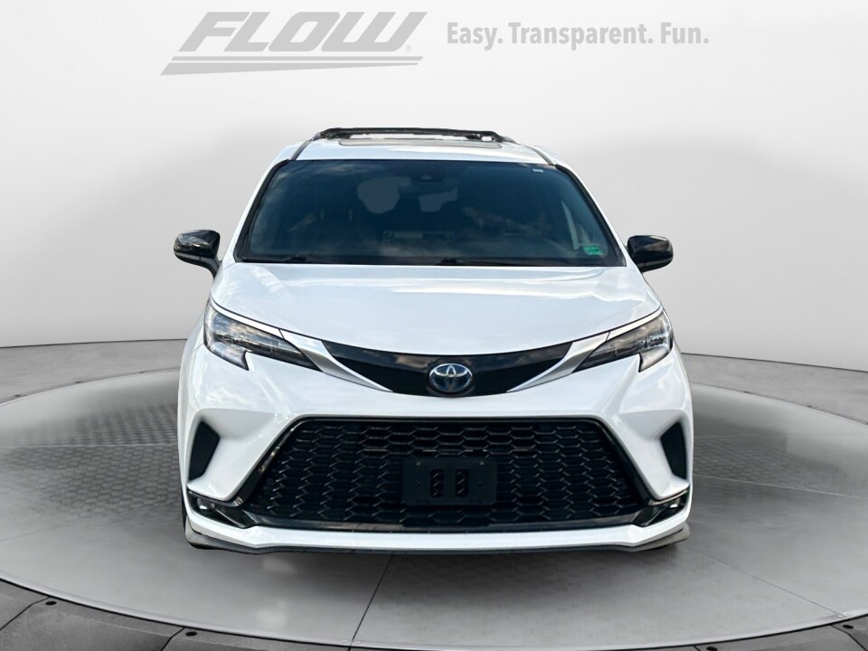 2023 Toyota Sienna XSE photo 2