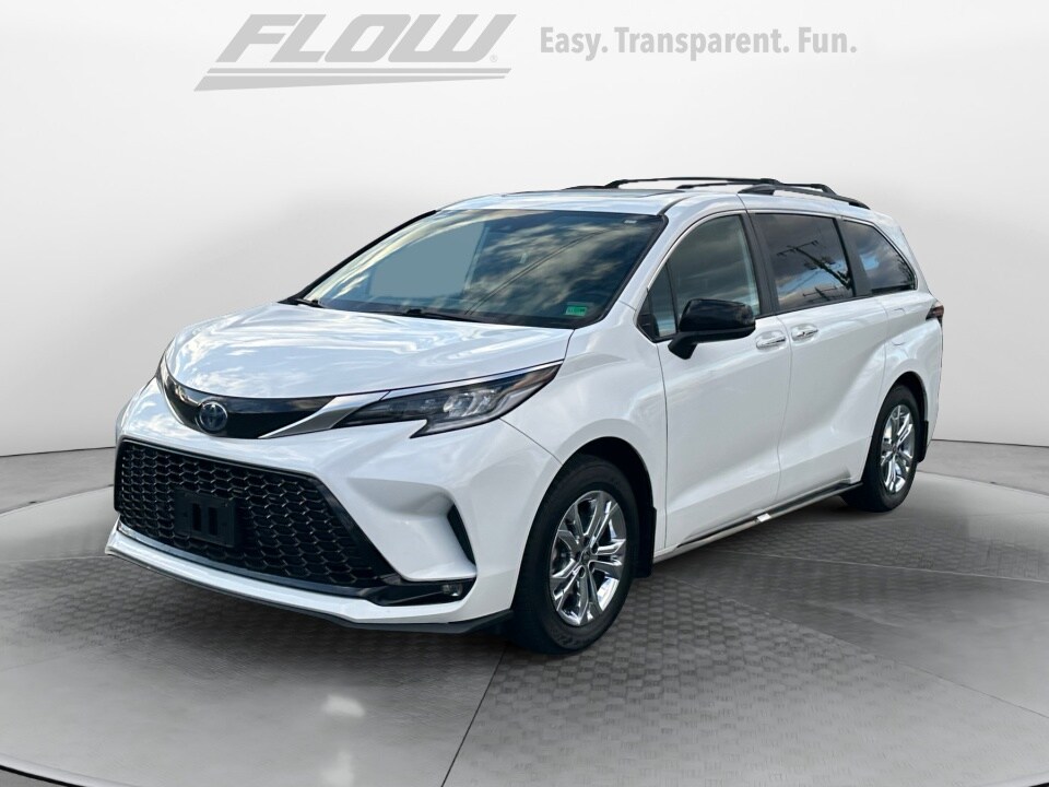2023 Toyota Sienna XSE photo 3