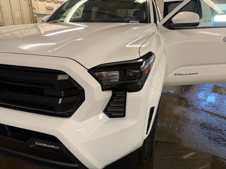 2026 Toyota Tacoma SR5 - Photo 26