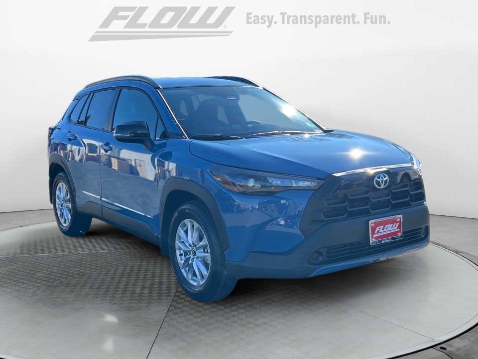 2026 Toyota Corolla Cross LE's photo