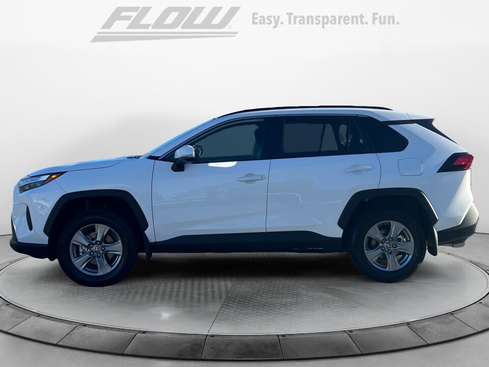 2025 Toyota RAV4 XLE photo 4