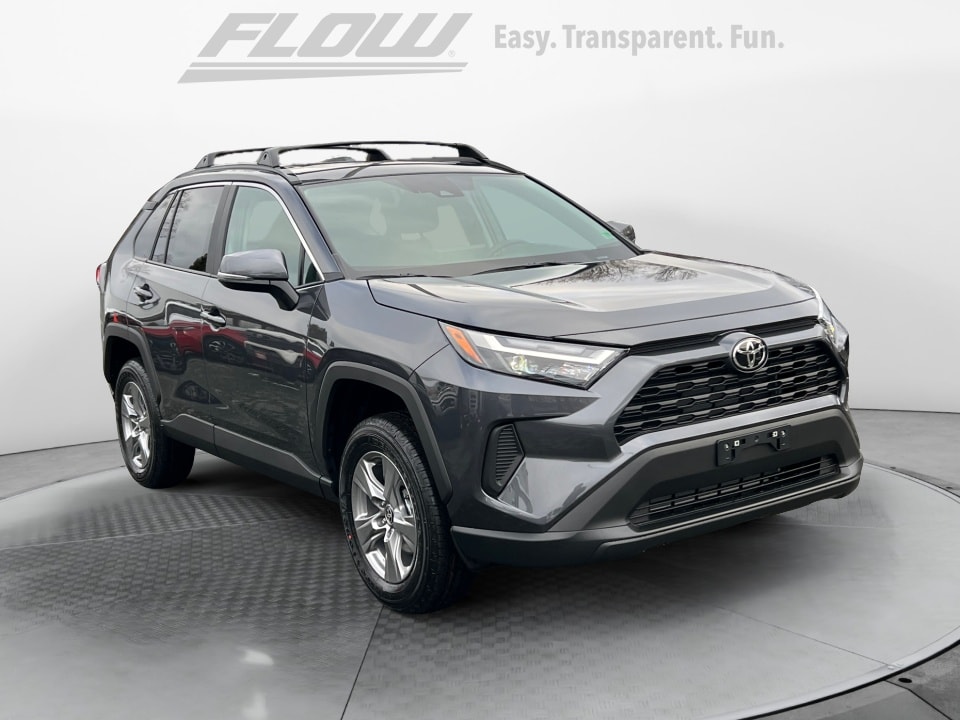 2025 Toyota RAV4 XLE's photo