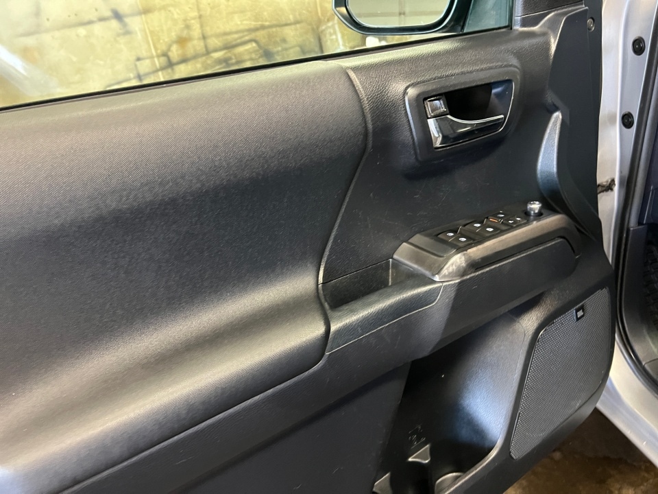 2017 Toyota Tacoma TRD Sport - Photo 36