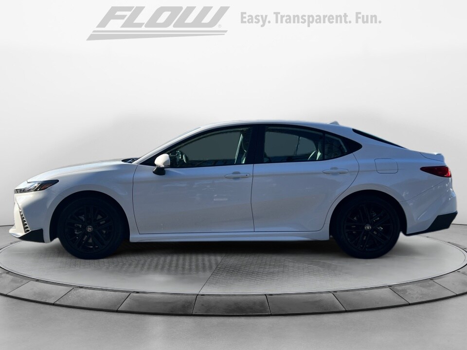 2026 Toyota Camry SE photo 4