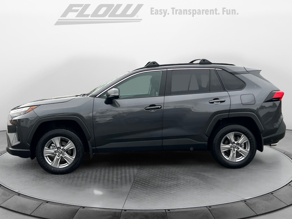 2025 Toyota RAV4 XLE photo 4