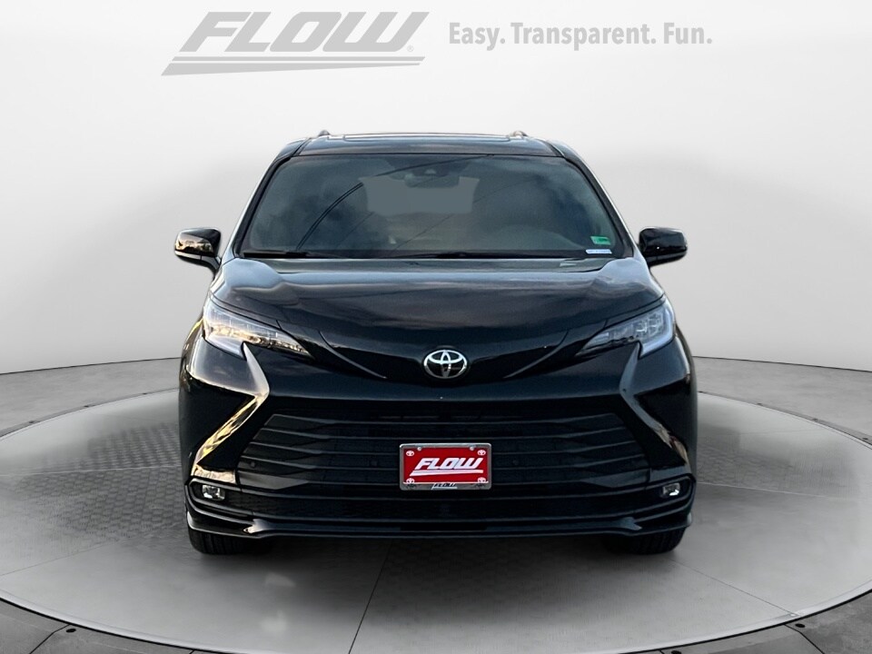 2026 Toyota Sienna Woodland Edition photo 2