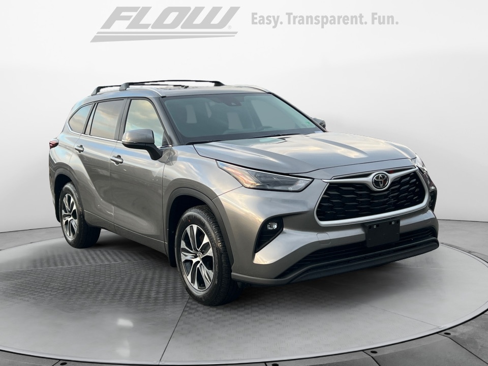 2026 Toyota Highlander XLE's photo