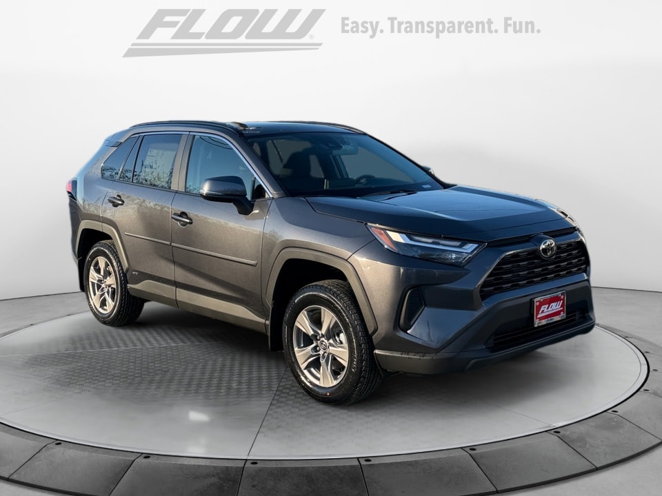2025 Toyota RAV4 XLE's photo