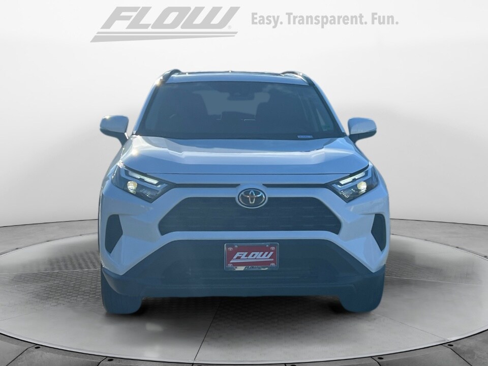 2025 Toyota RAV4 XLE photo 2