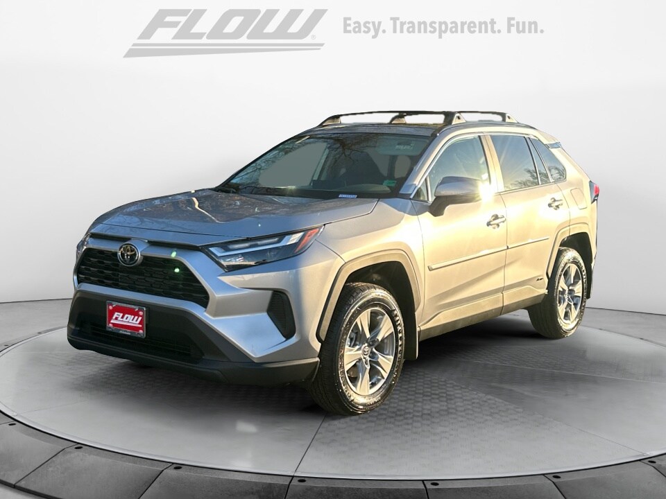 2025 Toyota RAV4 Hybrid XLE photo 3