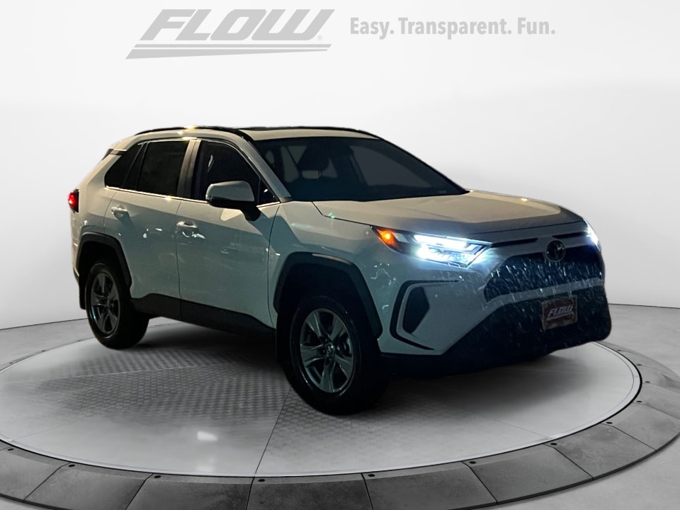 2025 Toyota RAV4 XLE's photo