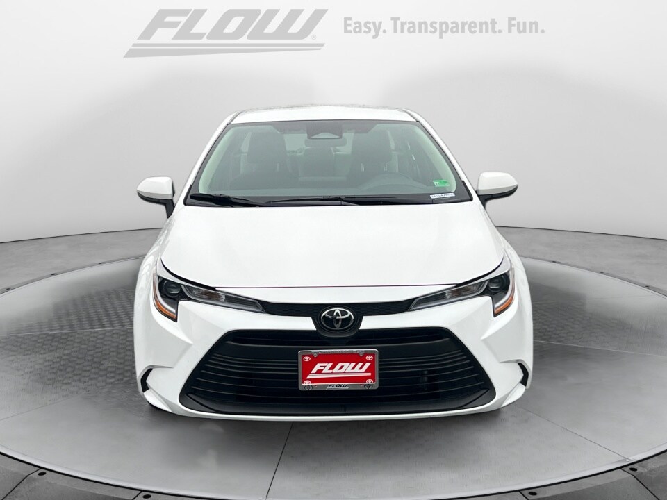 2025 Toyota Corolla LE photo 2