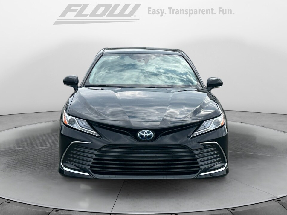 2022 Toyota Camry Hybrid XLE photo 2