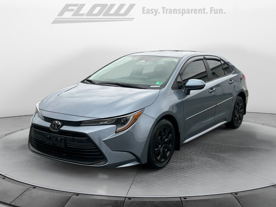 2023 Toyota Corolla LE photo 2