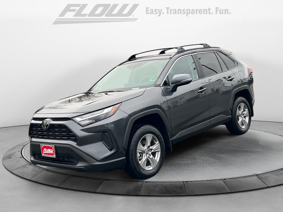 2025 Toyota RAV4 XLE photo 3