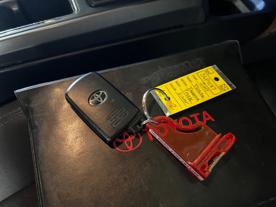 2017 Toyota Tacoma TRD Sport - Photo 38