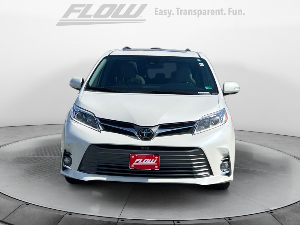 2020 Toyota Sienna XLE photo 2