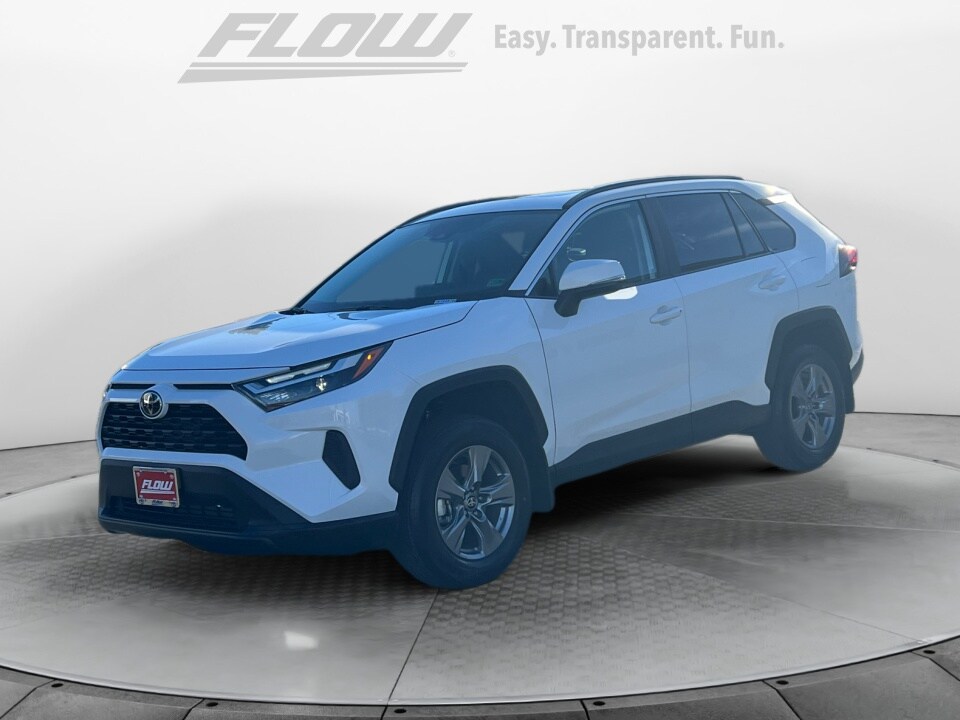 2025 Toyota RAV4 XLE photo 3