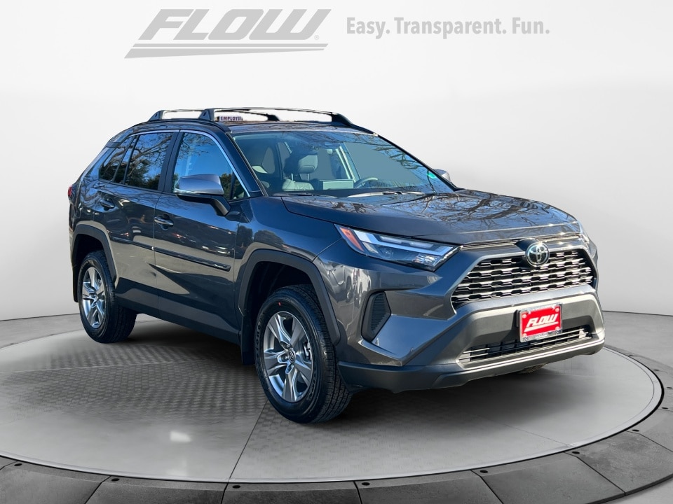 2025 Toyota RAV4 XLE's photo