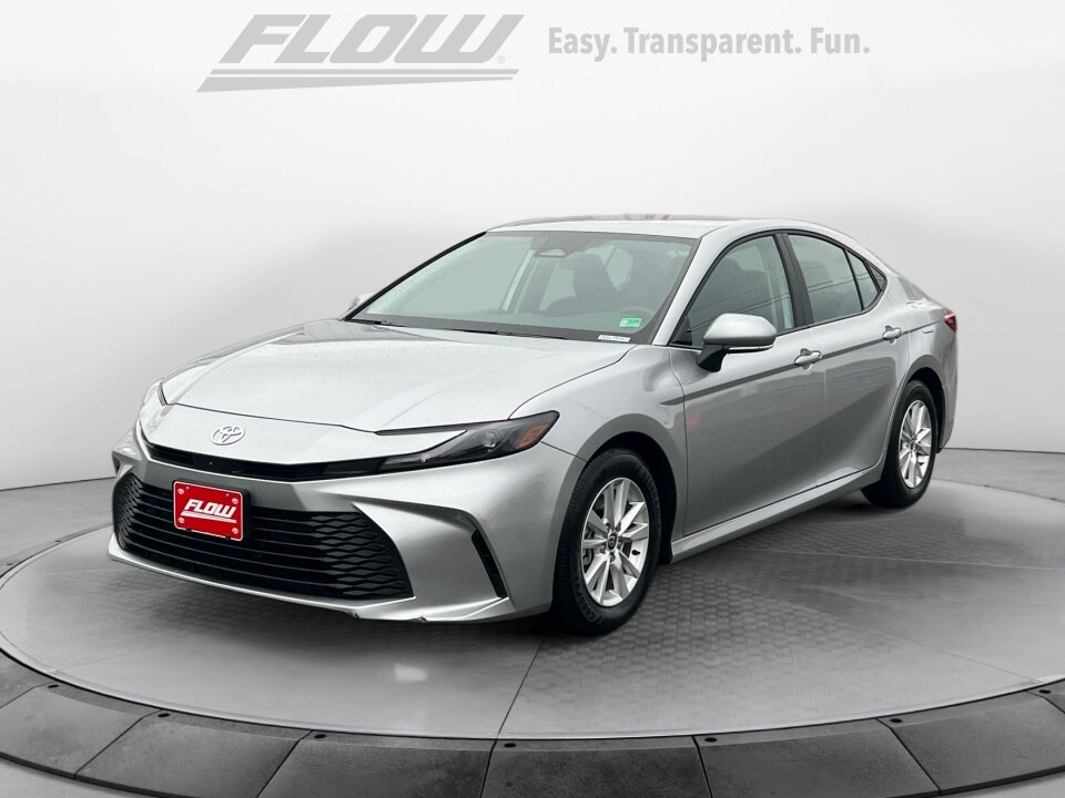 2025 Toyota Camry LE photo 3