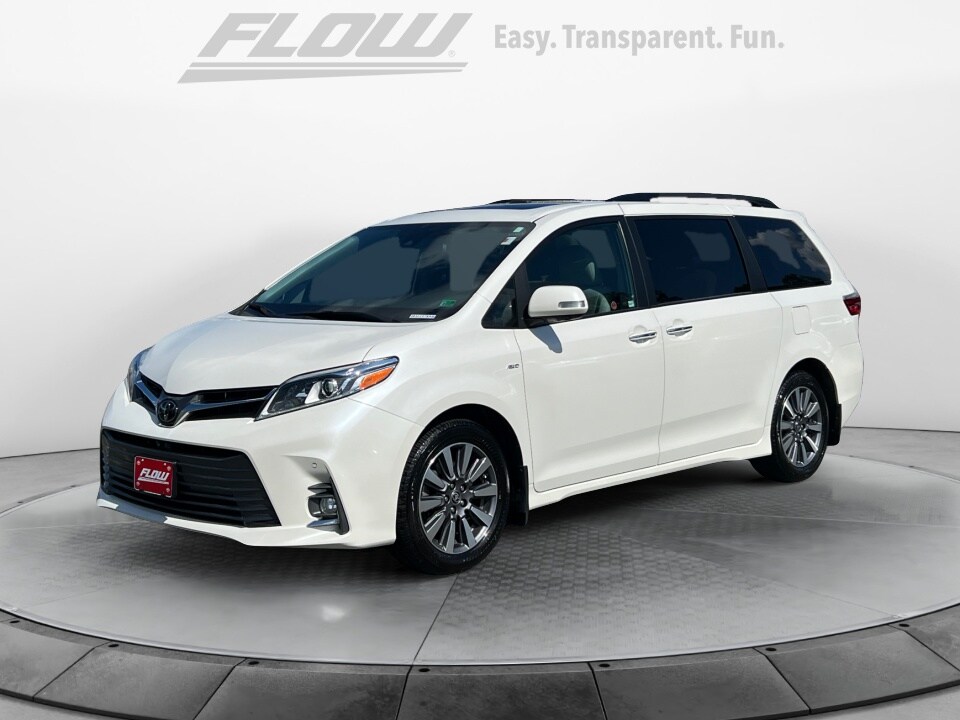 2020 Toyota Sienna XLE photo 3
