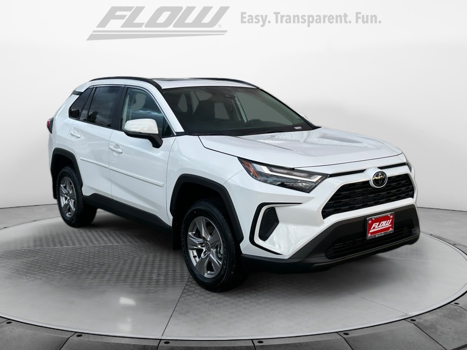 2025 Toyota RAV4 XLE's photo