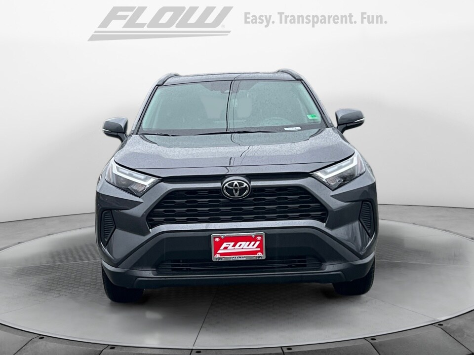 2025 Toyota RAV4 XLE photo 2