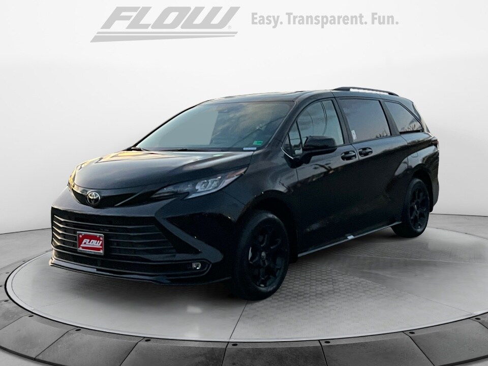 2026 Toyota Sienna Woodland Edition photo 3