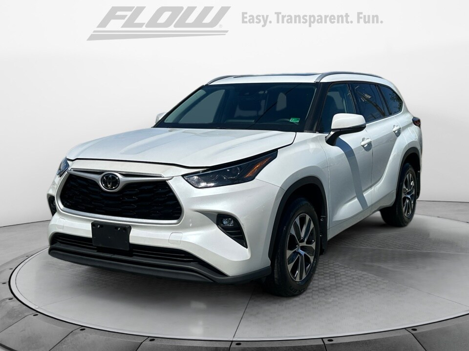 2022 Toyota Highlander XLE photo 3