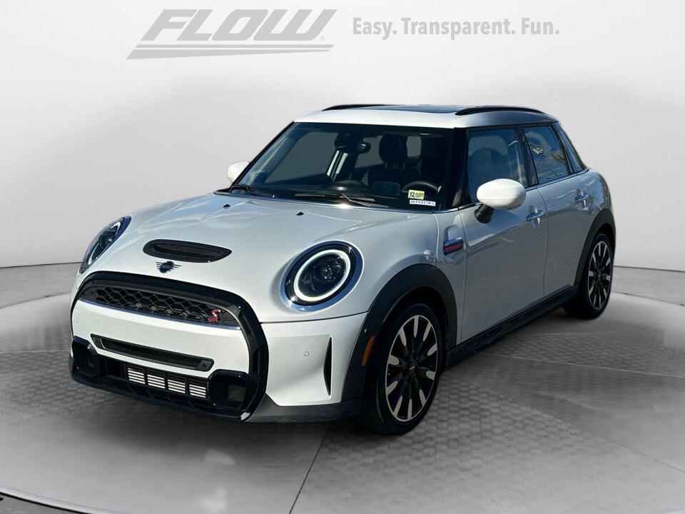 2023 Mini Cooper 4 Door Hardtop S photo 3