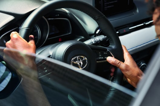 299222-my20-yaris-hatchback-xle-lifestyle-528x352.png