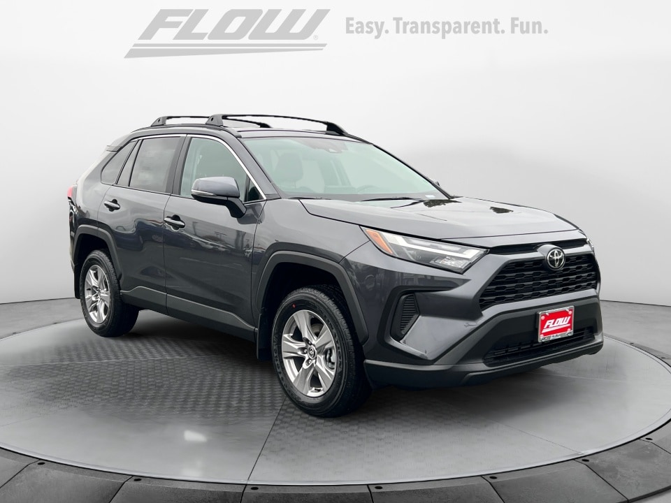 2025 Toyota RAV4 XLE's photo