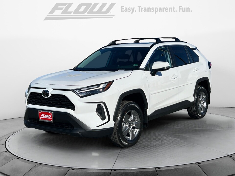 2025 Toyota RAV4 XLE photo 3
